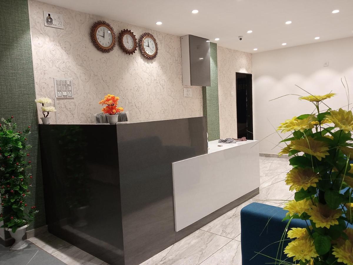 Hotel Mansarovar,Вадодара Экстерьер фото