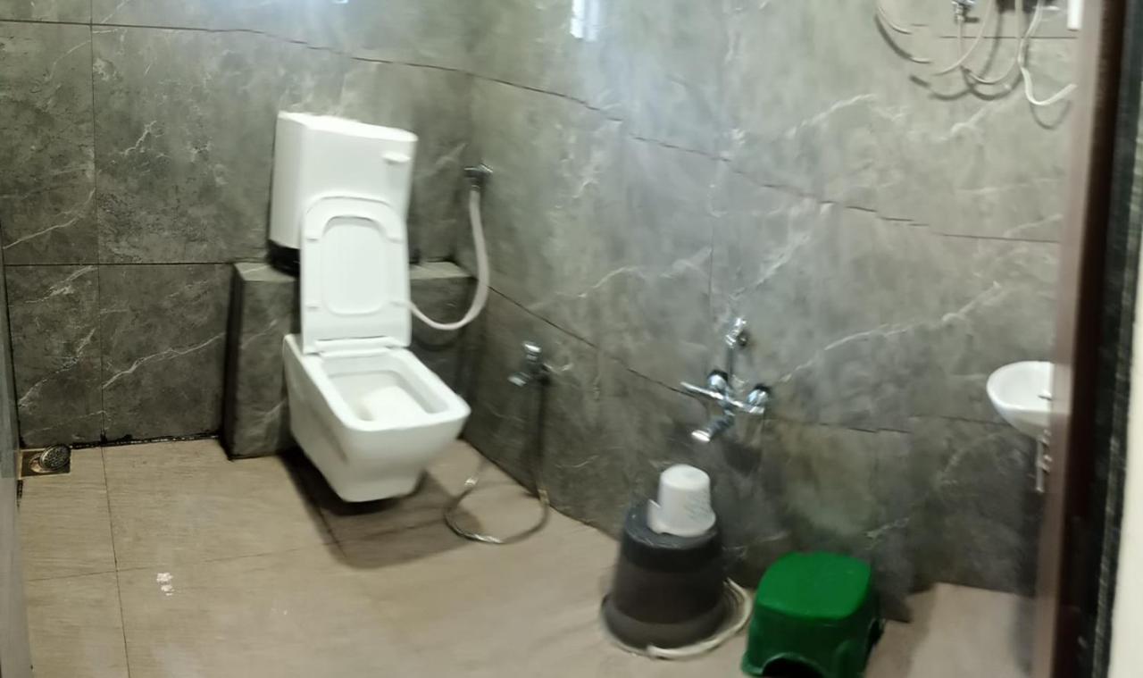 Hotel Mansarovar,Вадодара Экстерьер фото