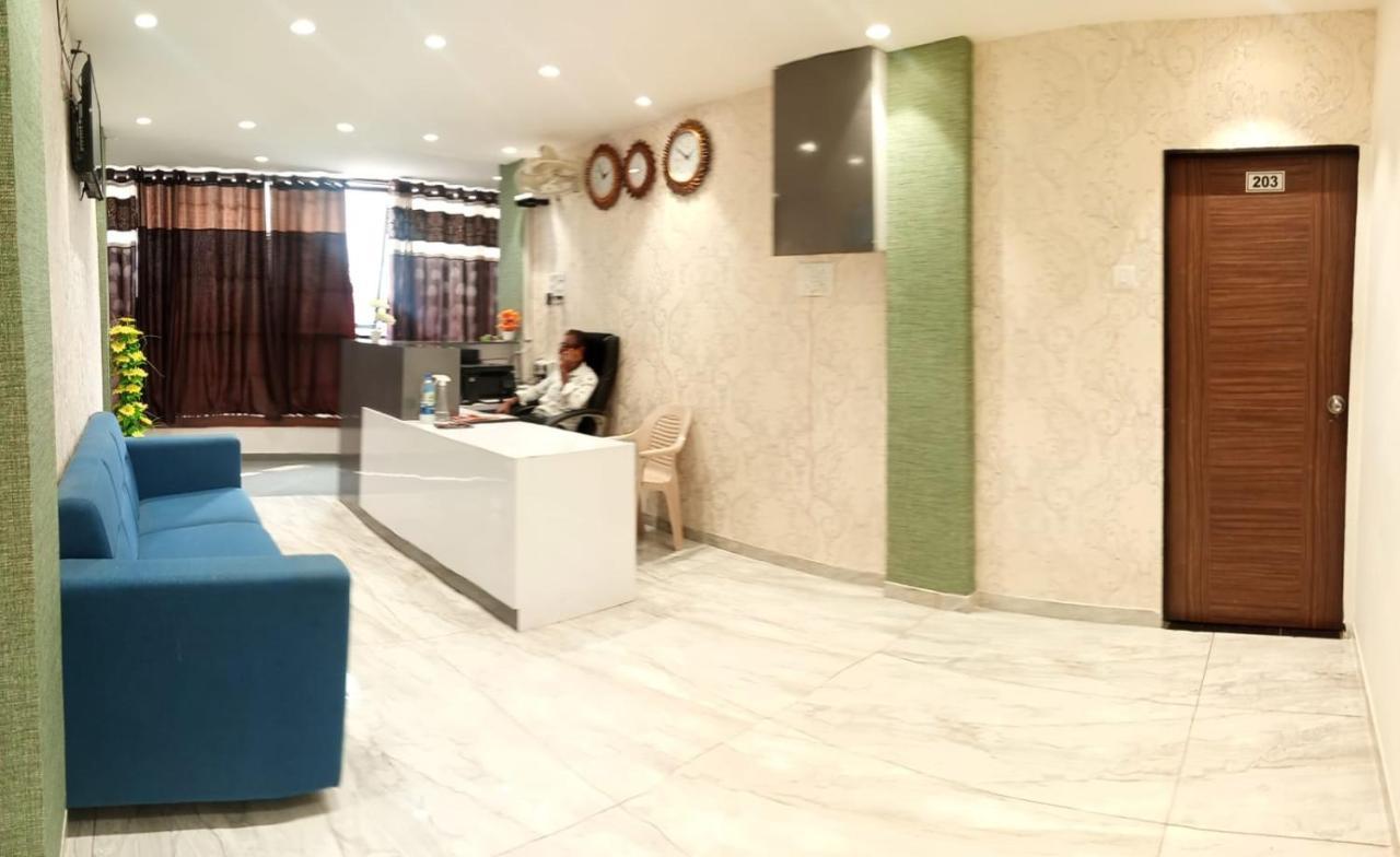 Hotel Mansarovar,Вадодара Экстерьер фото