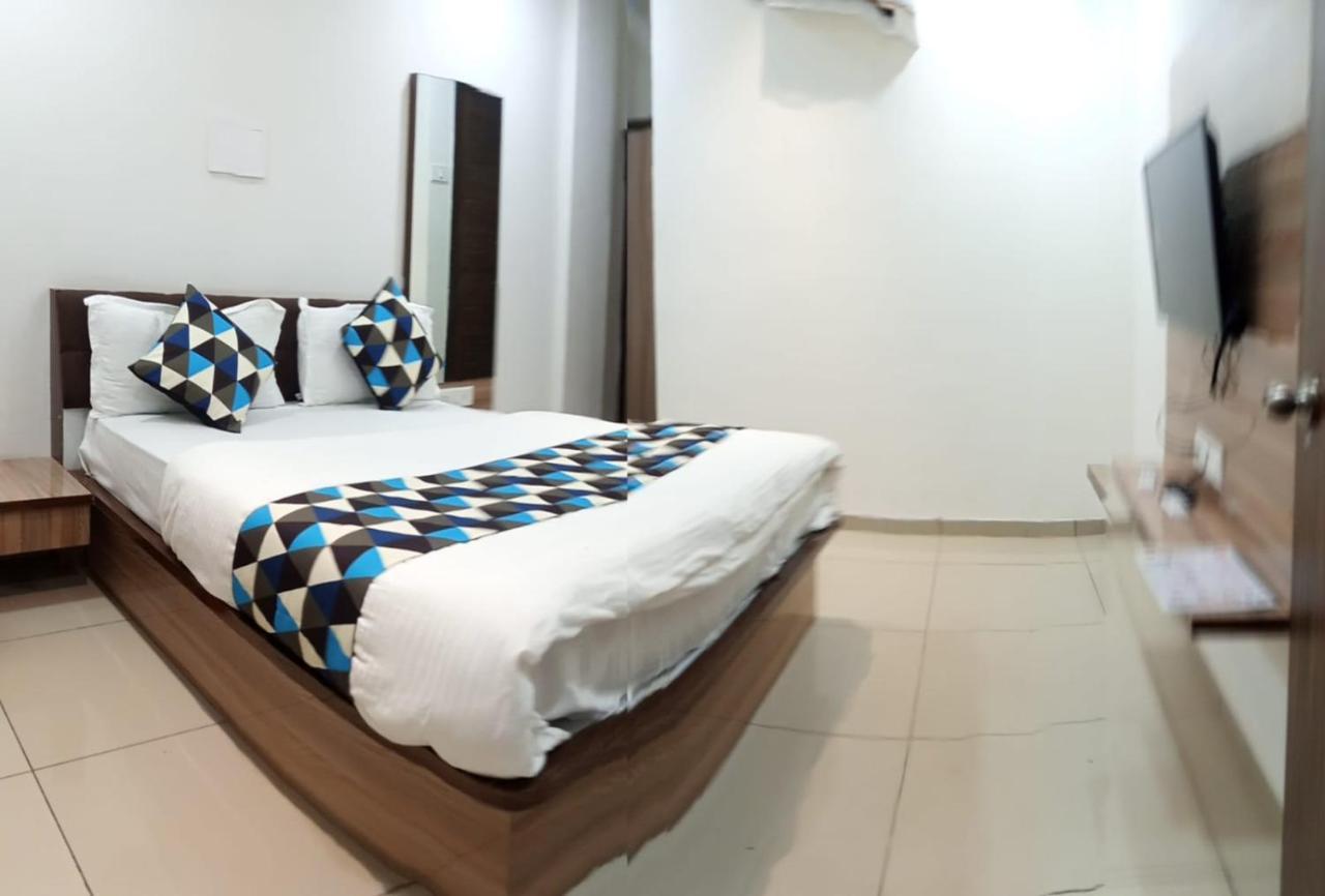 Hotel Mansarovar,Вадодара Экстерьер фото