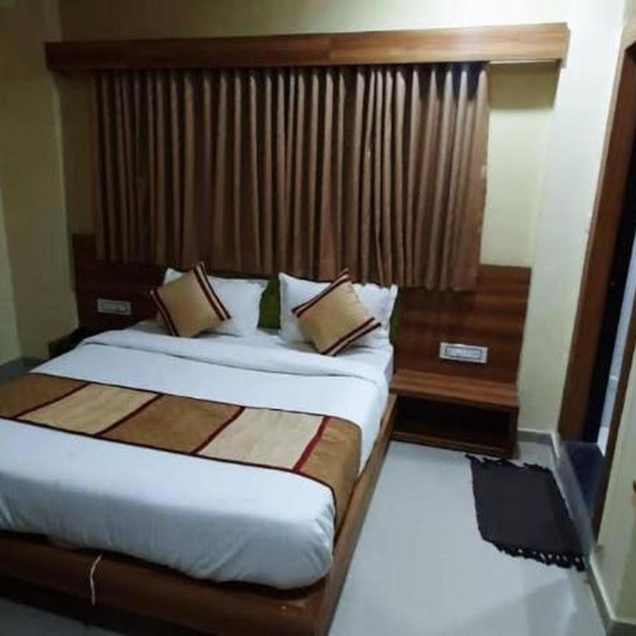 Hotel Mansarovar,Вадодара Экстерьер фото