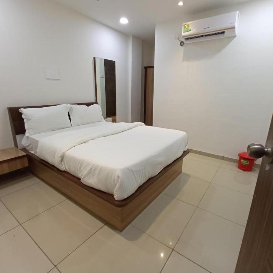 Hotel Mansarovar,Вадодара Экстерьер фото