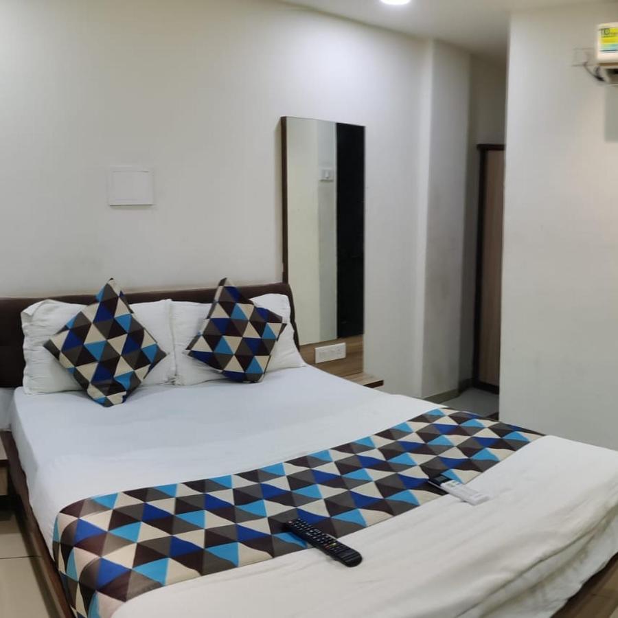 Hotel Mansarovar,Вадодара Экстерьер фото